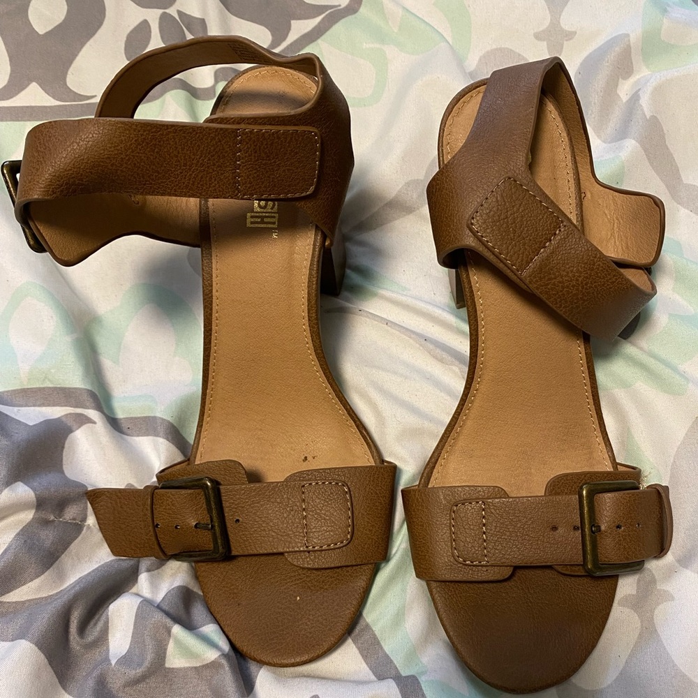 Brash‎ women’s faux leather heels. Size 8.5 with a 3-4 inch heel.